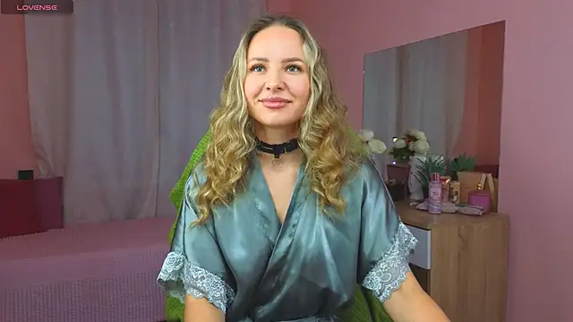 Hloya Mei online show from September 13, 2025, 11:37 pm