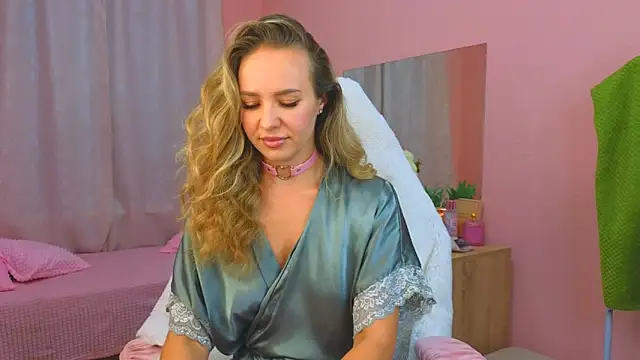 Hloya Mei online show from October 8, 2025, 12:30 am