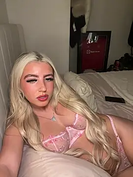 Snapshot of BlondeBetty chatting on March 8, 2026, 7:28 pm BlondeBetty online show from March 8, 2026, 7:28 pm