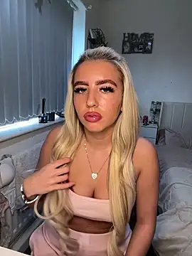 Snapshot of BlondeBetty chatting on March 24, 2026, 8:52 am BlondeBetty online show from March 24, 2026, 8:52 am