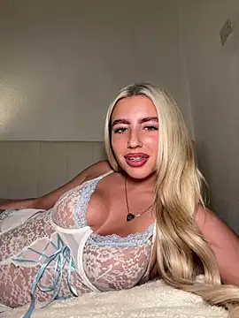 Snapshot of BlondeBetty chatting on April 4, 2026, 5:21 pm BlondeBetty online show from April 4, 2026, 5:21 pm