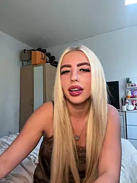 Snapshot of BlondeBetty chatting on April 14, 2026, 11:05 am BlondeBetty online show from April 14, 2026, 11:05 am