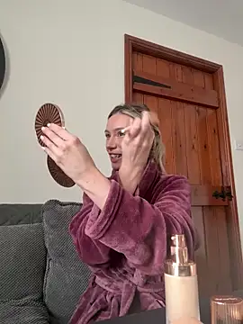 SexySaraxxoo online show from February 24, 2026, 12:25 pm