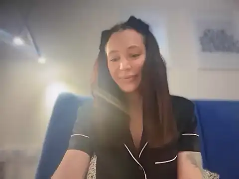 Snapshot of Neyrinn chatting on July 21, 2026, 7:49 pm Neyrinn online show from July 21, 2026, 7:49 pm
