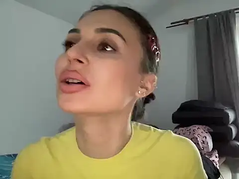 lannaah  online show from October 4, 2025, 10:24 am