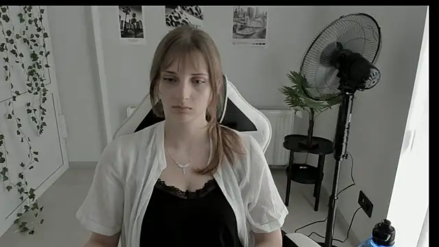 Snapshot of NeyliDream chatting on June 10, 2026, 12:37 pm NeyliDream online show from June 10, 2026, 12:37 pm