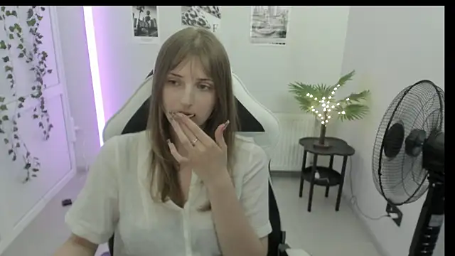 Snapshot of NeyliDream chatting on June 26, 2026, 1:04 pm NeyliDream online show from June 26, 2026, 1:04 pm