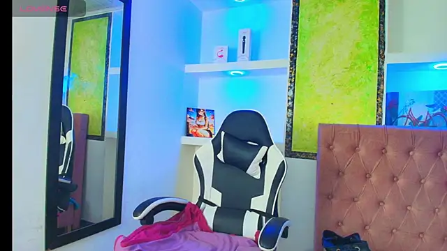 susan mooree online show from October 18, 2025, 7:47 pm