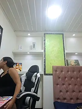 susan mooree online show from November 17, 2025, 6:57 pm