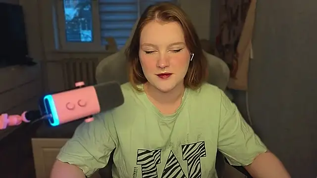 Snapshot of OliviaBlade chatting on October 2, 2025, 1:29 pm OliviaBlade online show from October 2, 2025, 1:29 pm