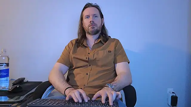 AlbinoAdonis online show from April 29, 2026, 1:43 am