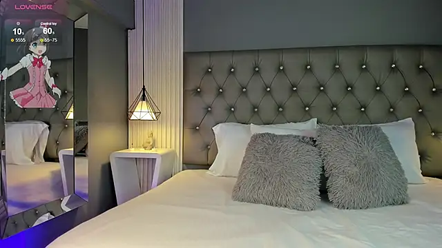 LunaBloomn online show from October 29, 2025, 5:04 pm