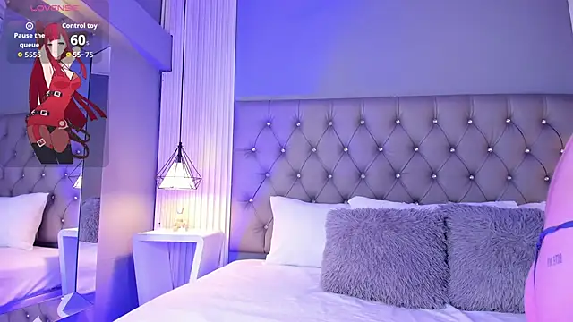 LunaBloomn online show from November 18, 2025, 5:06 pm