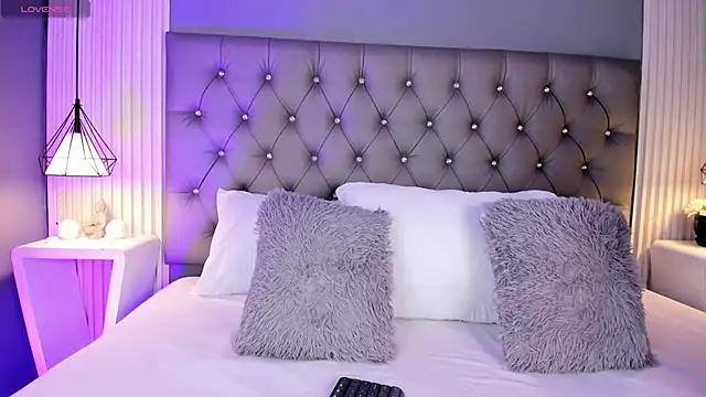 LunaBloomn online show from January 17, 2026, 5:05 pm