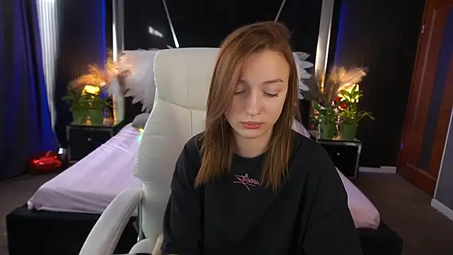 FoxyMayy online show from June 3, 2026, 2:33 pm