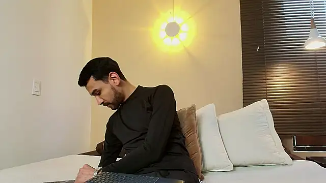 Snapshot of Axel_Moon_S chatting on October 21, 2025, 7:25 pm Axel Moon S online show from October 21, 2025, 7:25 pm