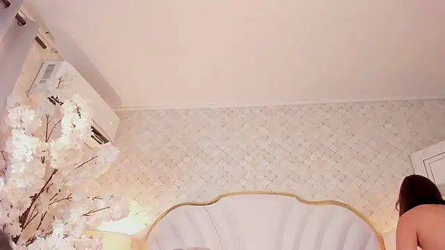 Lauuu2007 online show from December 22, 2025, 8:39 pm