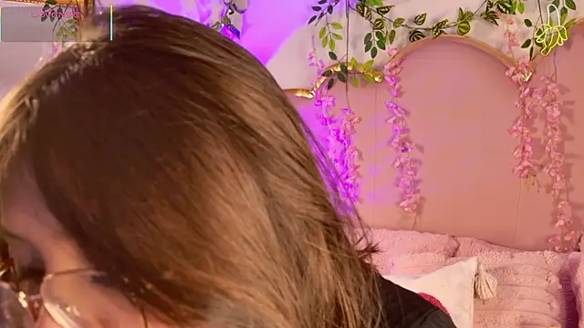 Lauuu2007 online show from March 9, 2026, 8:24 pm