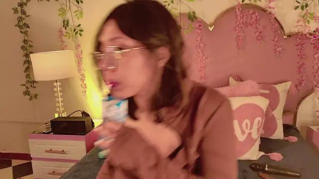 Lauuu2007 online show from April 3, 2026, 2:48 pm