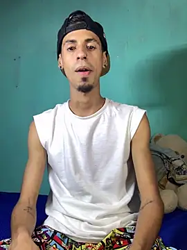 Snapshot of Alexx_1214 chatting on September 19, 2025, 2:35 am Alexx 1214 online show from September 19, 2025, 2:35 am