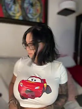 GabyMejiaa online show from December 3, 2025, 1:13 am