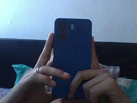 Snapshot of bluc96cm chatting on October 1, 2025, 1:39 pm bluc96cm online show from October 1, 2025, 1:39 pm