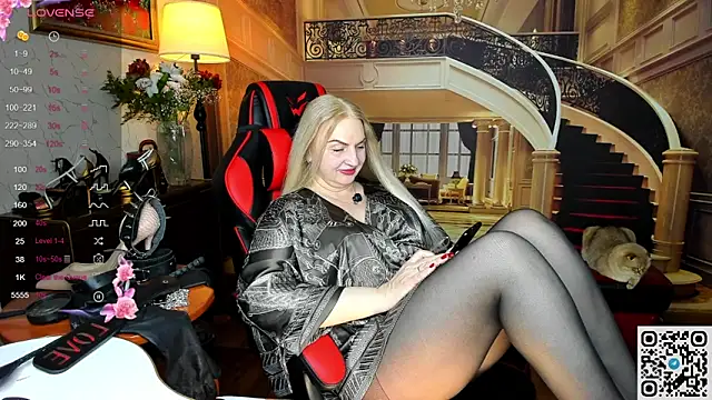 Nina Devillle online show from March 11, 2026, 11:11 pm