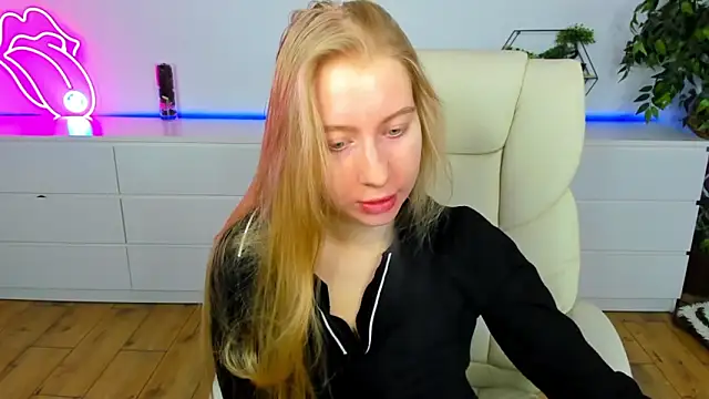 Alina Blonde online show from February 5, 2026, 6:40 am