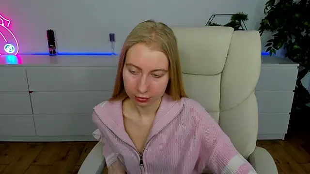 Alina Blonde online show from March 4, 2026, 6:41 am