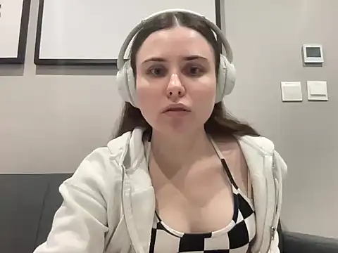 Olyshaa online show from July 24, 2026, 8:51 pm