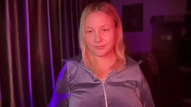 BikiHellena online show from February 2, 2026, 5:22 pm