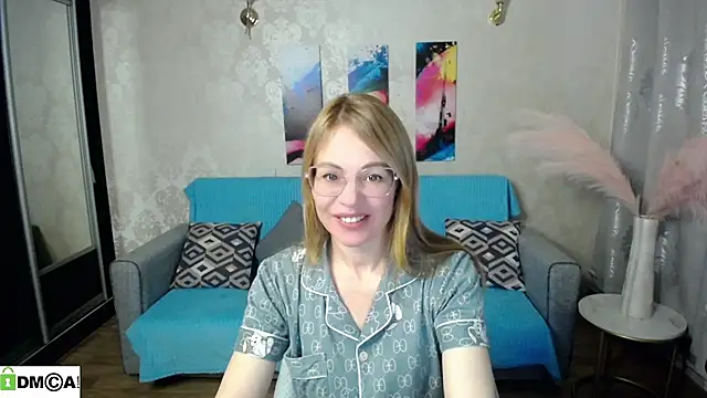 shy hot cat online show from November 14, 2025, 7:51 am