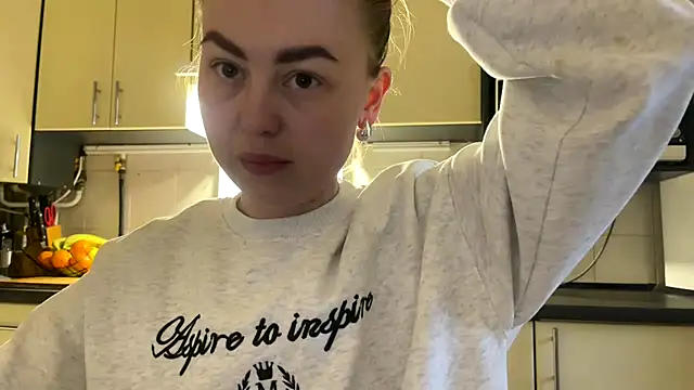 MartaLuna  online show from April 10, 2026, 3:50 pm