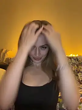 Elizabeth Tay online show from October 1, 2025, 5:52 pm