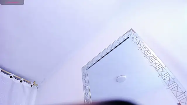 miajhonsonx online show from April 15, 2026, 7:58 pm