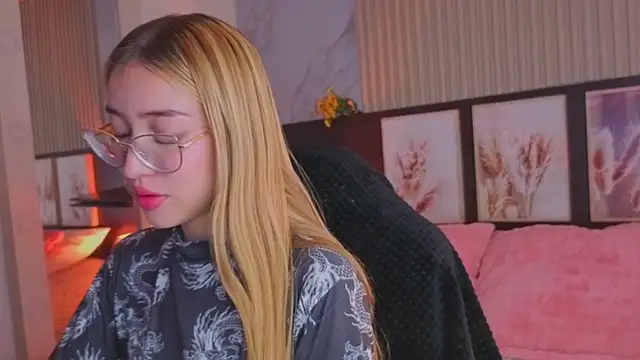 Snapshot of tokyoluu chatting on November 11, 2025, 7:03 pm tokyoluu online show from November 11, 2025, 7:03 pm