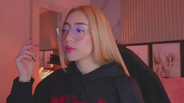 Snapshot of tokyoluu chatting on November 12, 2025, 8:30 pm tokyoluu online show from November 12, 2025, 8:30 pm