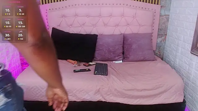 sheyla  ebony online show from November 6, 2025, 8:21 pm