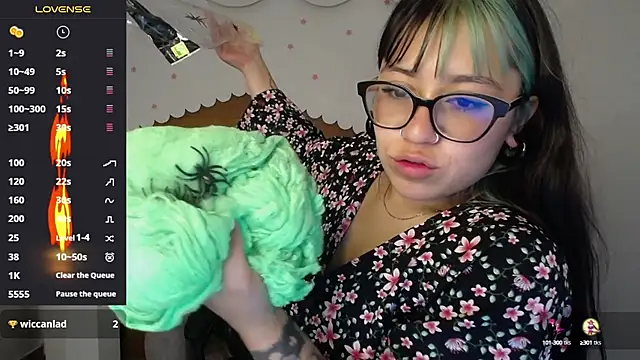 Snapshot of nicte_t_ chatting on October 6, 2025, 8:28 pm nicte t online show from October 6, 2025, 8:28 pm