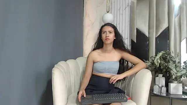 Snapshot of MayaMonroe1 chatting on September 18, 2025, 6:32 pm MayaMonroe1 online show from September 18, 2025, 6:32 pm