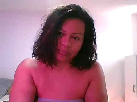 adri89-g online show from November 5, 2025, 12:49 pm