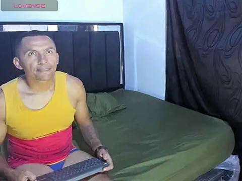 morenita sexlove online show from January 12, 2026, 7:30 pm