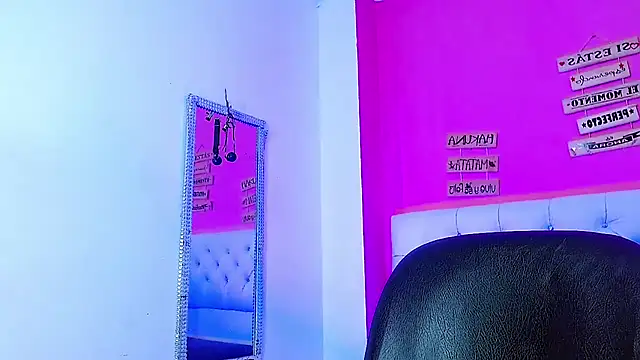 EL VENEZOLANO 22CM online show from October 13, 2025, 4:01 am