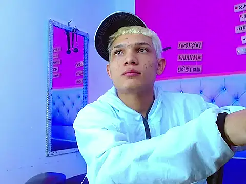 EL VENEZOLANO 22CM online show from October 21, 2025, 4:13 am