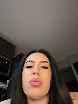 Snapshot of Andrestarr chatting on July 9, 2026, 7:07 pm Andrestarr online show from July 9, 2026, 7:07 pm