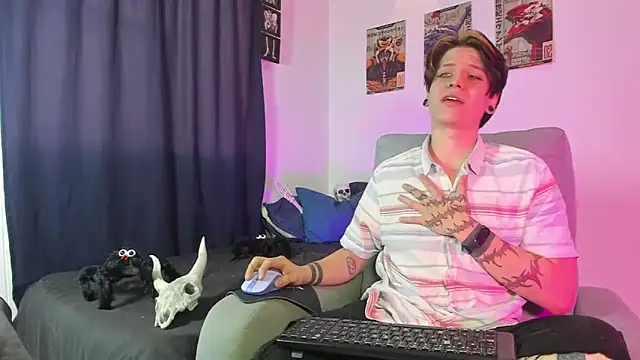 Snapshot of Jerry_Cole chatting on October 28, 2025, 6:43 pm Jerry Cole online show from October 28, 2025, 6:43 pm