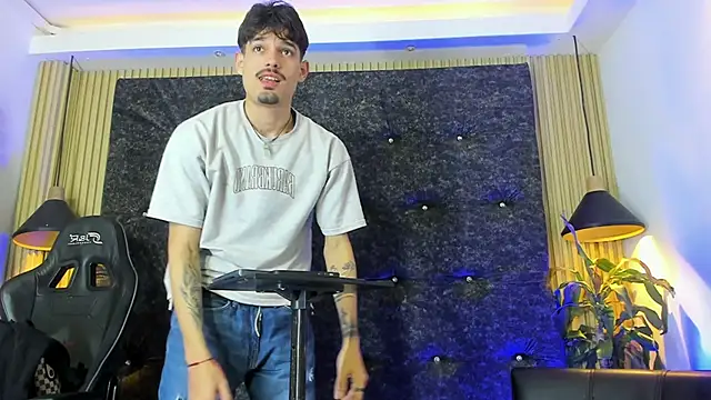 Snapshot of Iam_Steven chatting on September 30, 2025, 4:39 am Iam Steven online show from September 30, 2025, 4:39 am