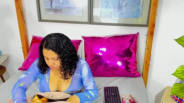 ElianaCollins online show from November 16, 2025, 2:17 am