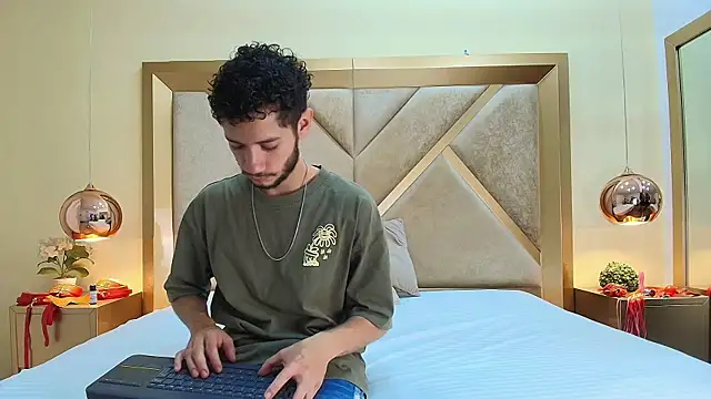 EthanCollen online show from October 1, 2025, 10:05 pm