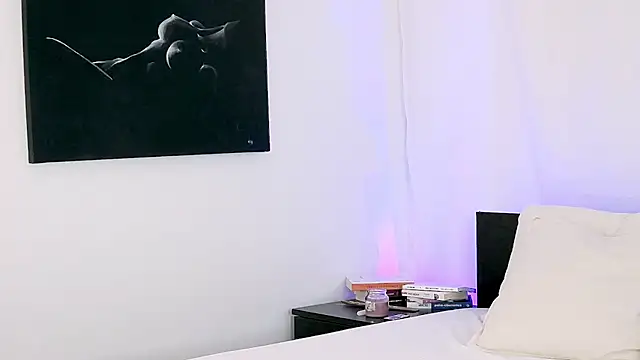 Snapshot of LeahDenver chatting on September 30, 2025, 10:20 am LeahDenver online show from September 30, 2025, 10:20 am